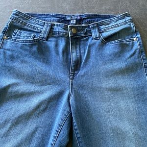 Isaac Mizrahi Live! True Denim flare leg jeans. Size 8P